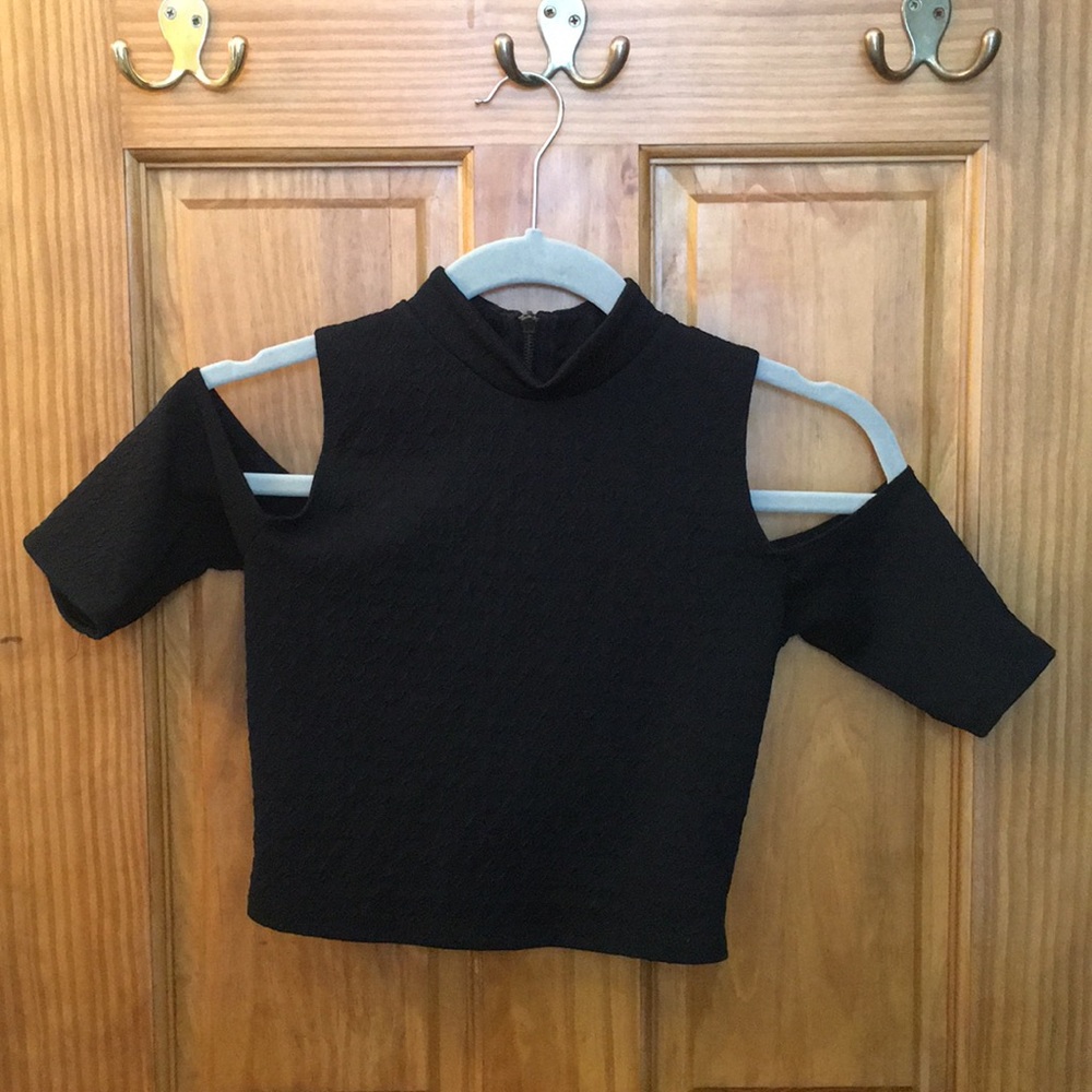 Black zipper crop top